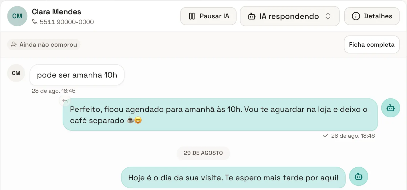 Conversa de WhatsApp em que a IA confirma o agendamento e lembra o cliente no dia da visita.